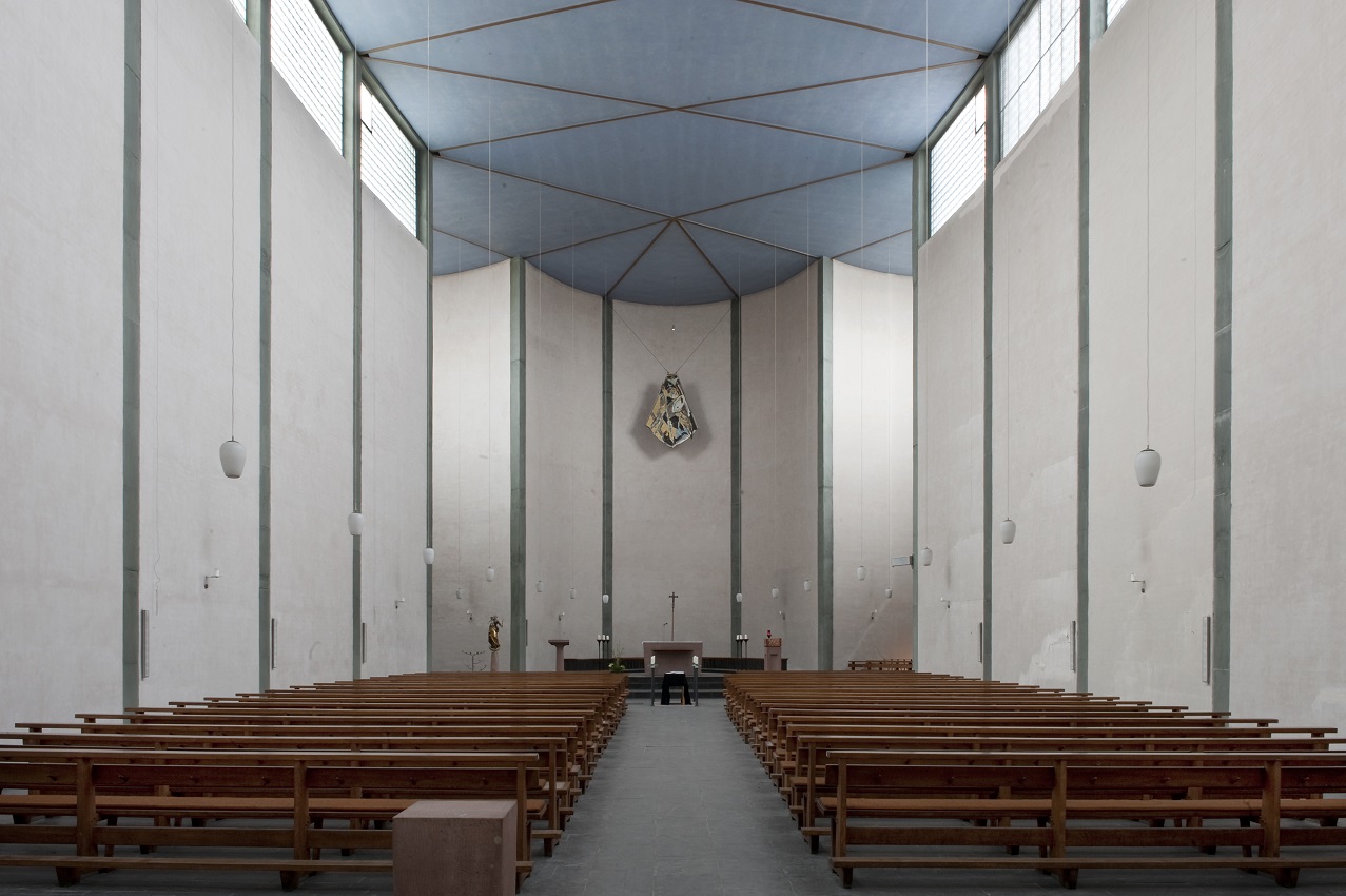 Frankfurt am Main-Nordend | St. Michael | Blick zum Altar | Foto: LfDH, Christine Krienke