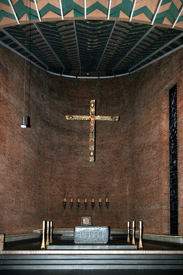 Meschede | Abteikirche | Altarraum | Foto: Wolfgang Poguntke, GFDL oder CC BY SA 3.0-1.0