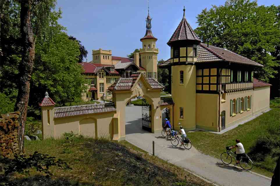 Storkow | Schloss Hubertushöhe | Foto: Autor unbekannt, CC BY SA 3.0, OTRS ticket #2008120510015054, 2008